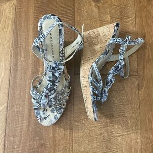 Chinese Laundry strappy sandals size 8 1/2. Look brand new!